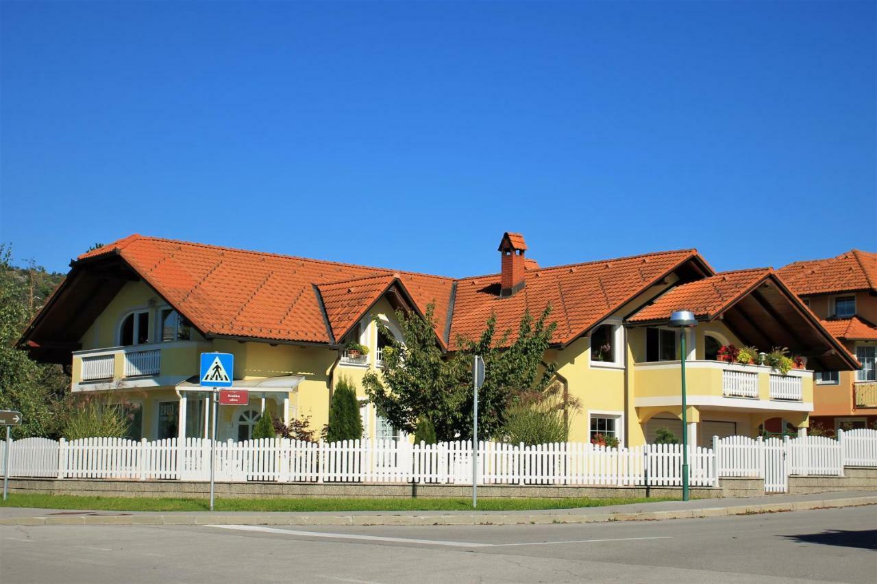 Yellow Dreamhouse Postojna Exterior foto