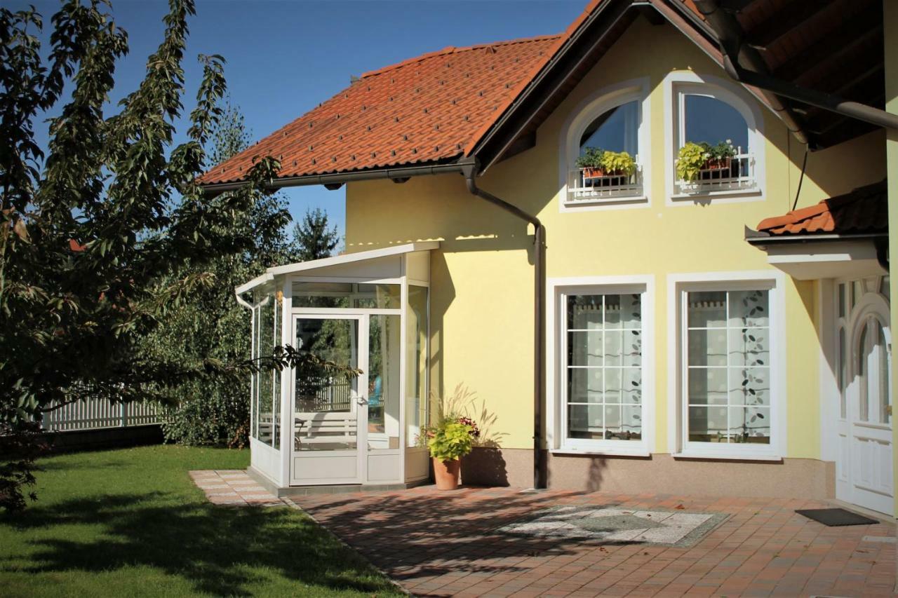 Yellow Dreamhouse Postojna Exterior foto