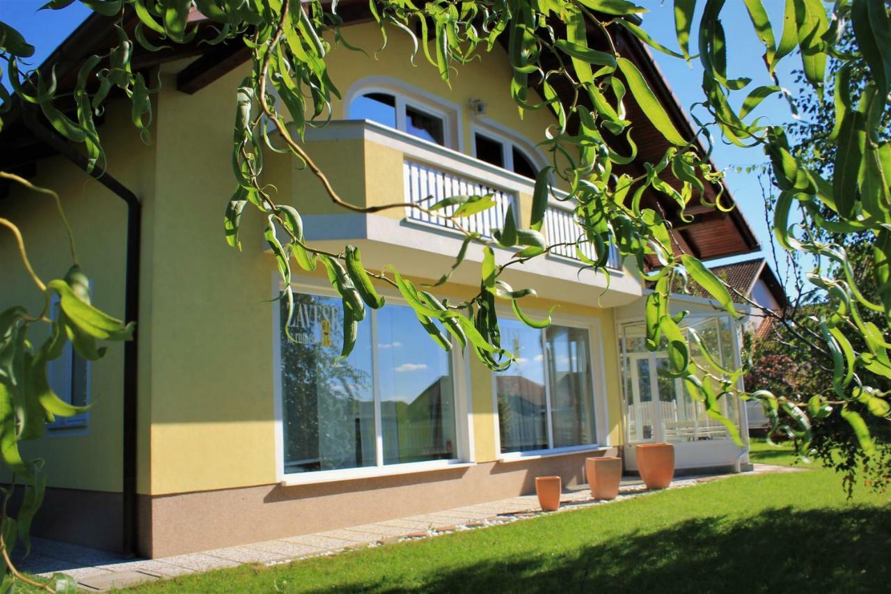 Yellow Dreamhouse Postojna Exterior foto